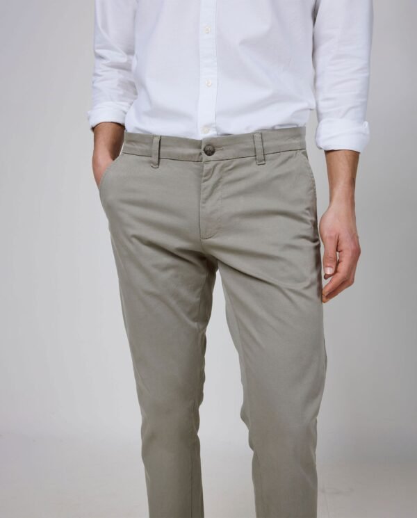 1020s260008_Pantalo_n_Chino_Ba_sico_Verde_03_1