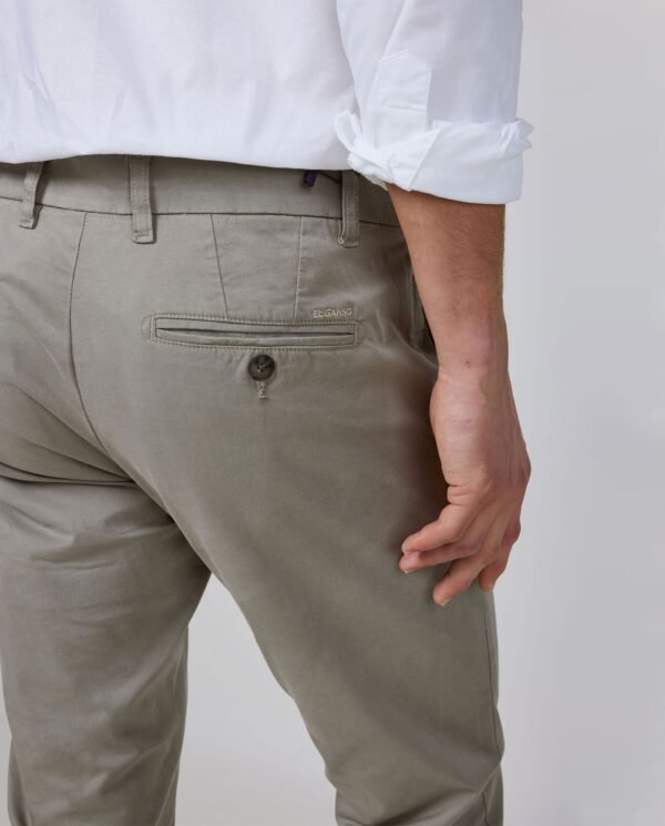 1020s260008_Pantalo_n_Chino_Ba_sico_Verde_04_1